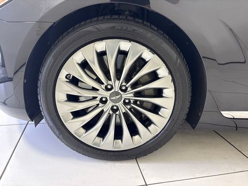 Used 2018 Genesis G90 3.3T Premium RWD image 9