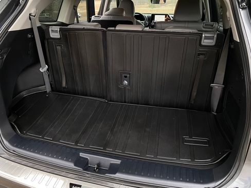 Used 2023 Toyota Highlander XLE image 34