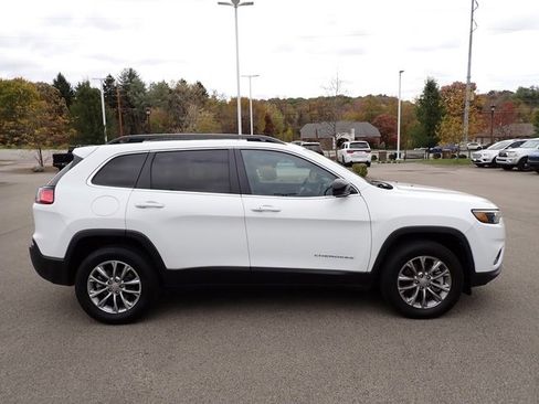 Certified 2022 Jeep Cherokee Latitude Lux w/ Sun & Sound Group image 8