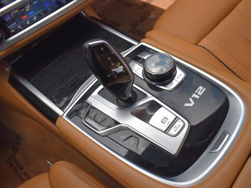 Used 2018 BMW M760i xDrive AWD/4WD image 19