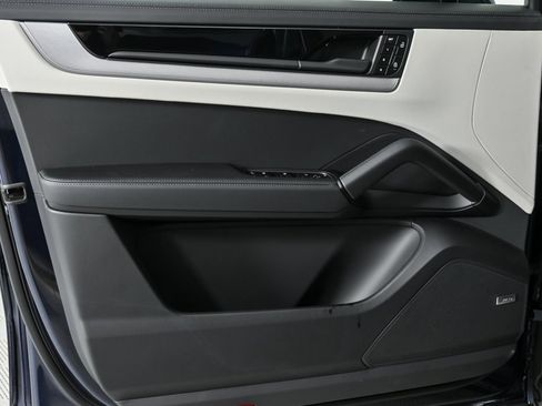 New 2025 Porsche Cayenne Coupe image 6