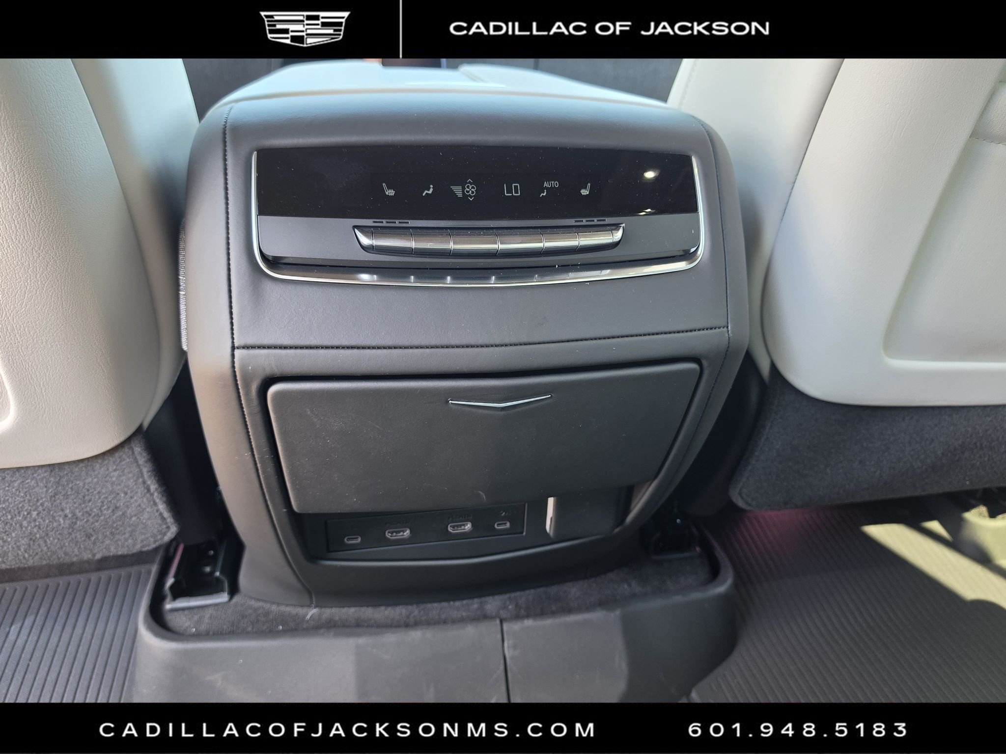 New 2027 Cadillac Escalade Platinum Sport w/ LPO, ONYX Package AWD/4WD image 23
