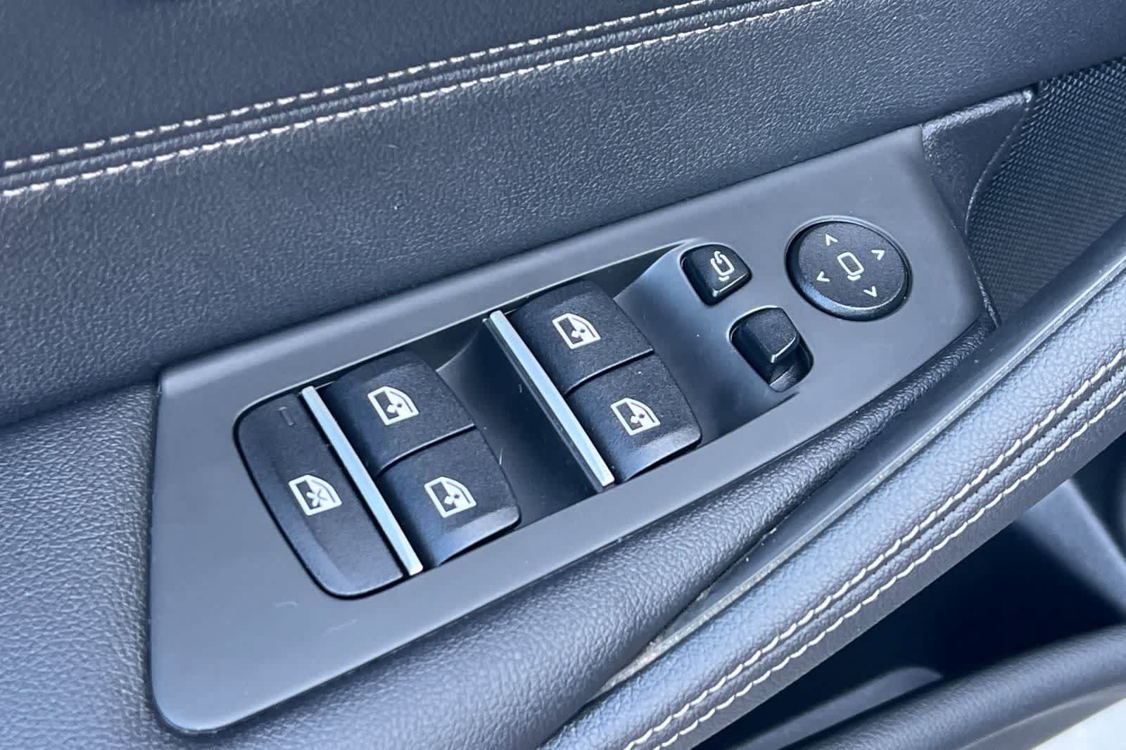 Used 2023 BMW 530e RWD image 14