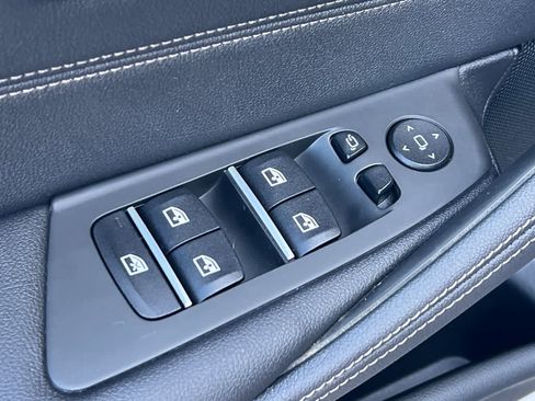 Used 2023 BMW 530e RWD image 14