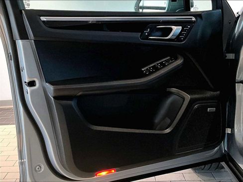 Used 2024 Porsche Macan S image 26