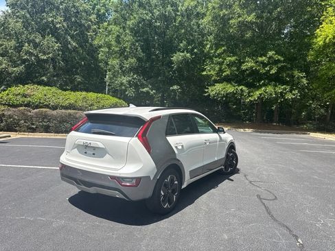 Used 2024 Kia Niro Wave w/ Wave Preserve Package FWD image 4