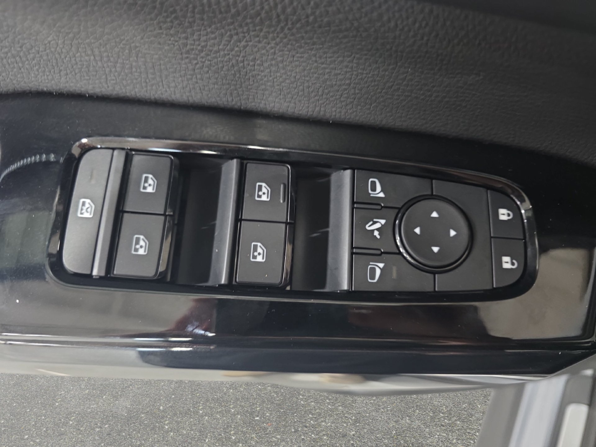 New 2026 Nissan Pathfinder Platinum FWD image 27