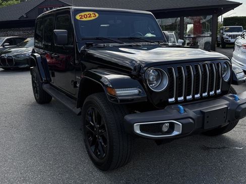 Used 2023 Jeep Wrangler Unlimited Sahara w/ Cold Weather Group AWD/4WD image 21