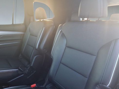 Used 2025 Buick Enclave Preferred image 27