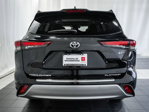 New 2026 Toyota Highlander Platinum image 5