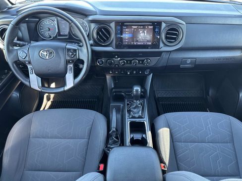 Used 2019 Toyota Tacoma TRD Sport image 9