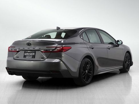 Used 2025 Toyota Camry SE image 5