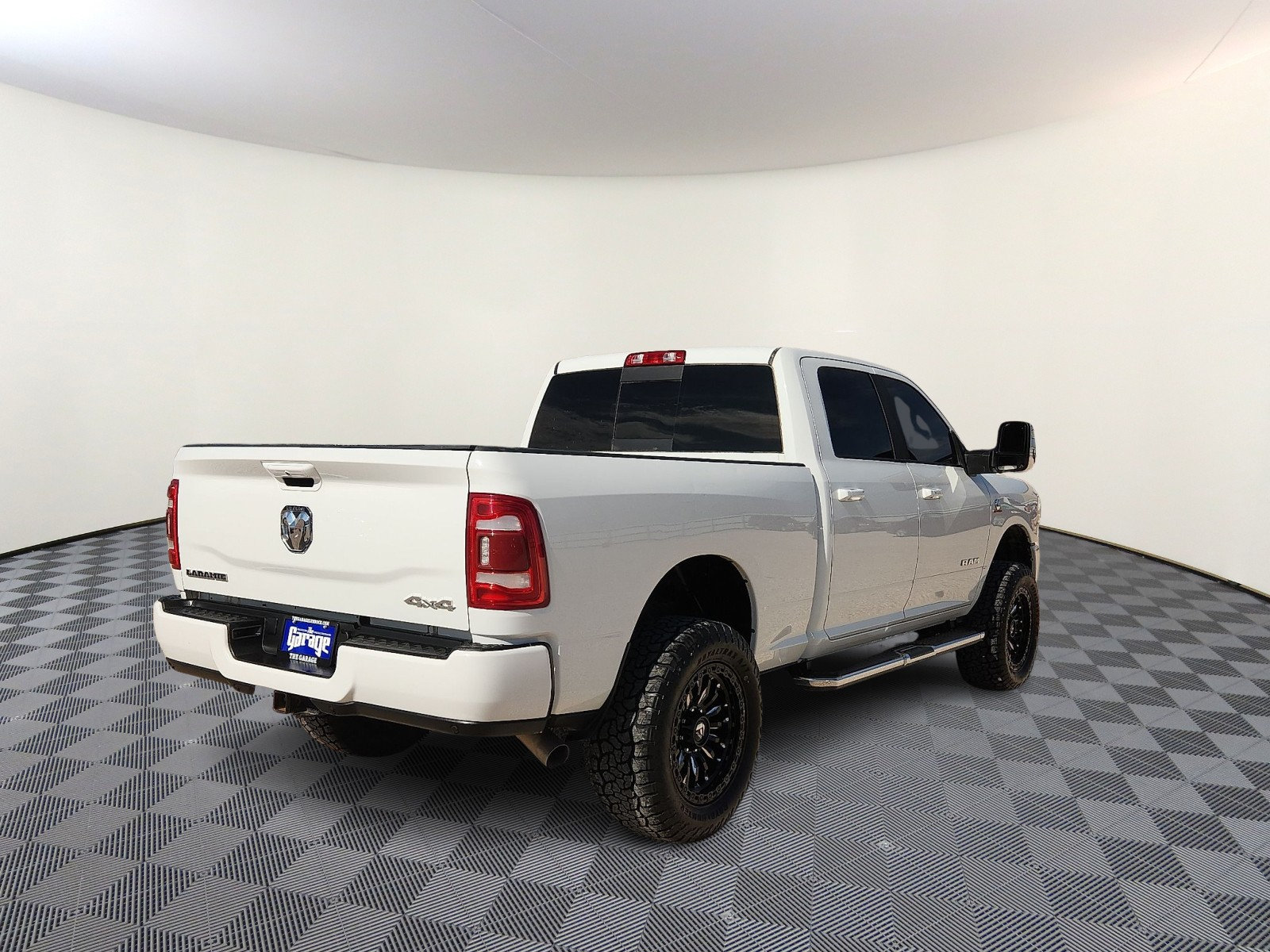 Used 2024 RAM 2500 Laramie AWD/4WD image 4