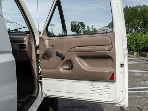Used 1992 Ford Bronco Custom AWD/4WD image 38
