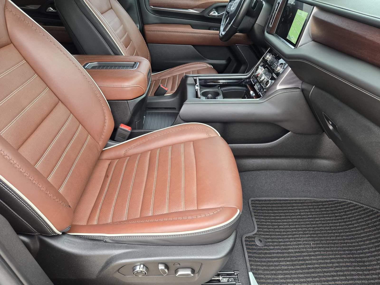 Used 2023 GMC Yukon Denali Ultimate AWD/4WD image 14