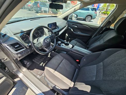 Certified 2025 Nissan Rogue SV FWD image 16