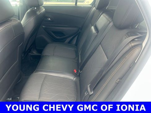 Used 2019 Chevrolet Trax LT w/ LT Convenience Package image 3