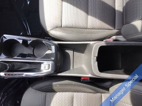Used 2025 Chevrolet Trax LT FWD image 32