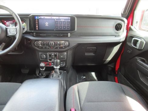 Certified 2025 Jeep Wrangler Unlimited Rubicon w/ Convenience Group AWD/4WD image 14