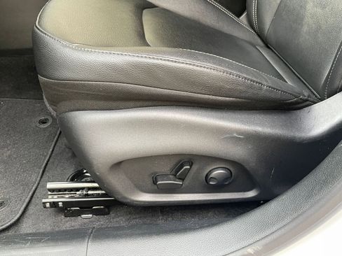 Used 2025 Jeep Compass Limited image 23