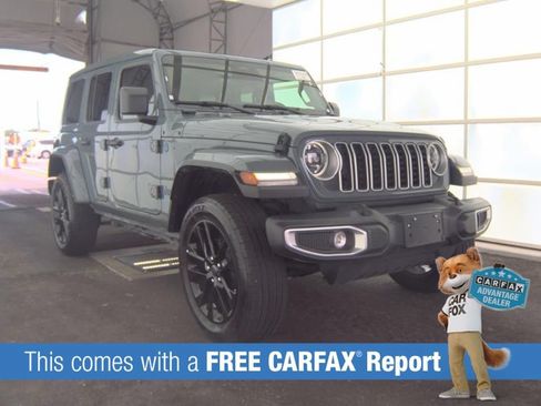 Used 2025 Jeep Wrangler Unlimited Sahara w/ Safety Group AWD/4WD image 3