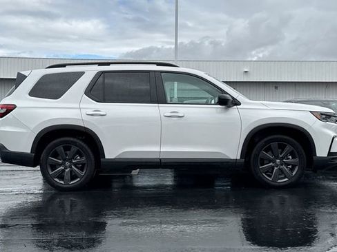 Certified 2025 Honda Pilot Sport image 2