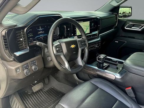 Used 2025 Chevrolet Silverado 1500 LTZ AWD/4WD image 19