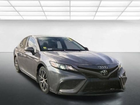 Used 2023 Toyota Camry SE image 1