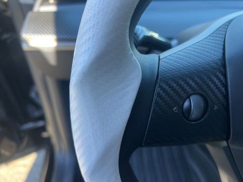 Used 2021 Tesla Model Y Long Range image 21