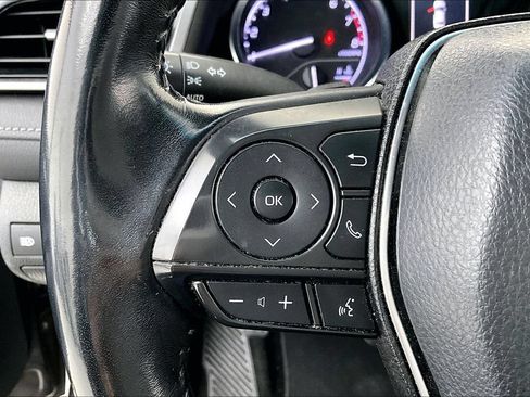 Used 2020 Toyota Camry SE FWD image 23