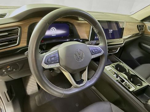 Used 2024 Volkswagen Atlas SE AWD/4WD image 12