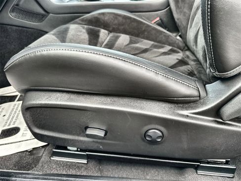 Used 2023 Dodge Challenger R/T w/ Plus Package image 18