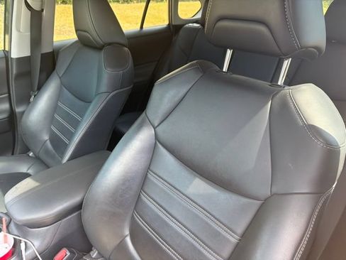 Used 2020 Toyota RAV4 XLE Premium FWD image 11