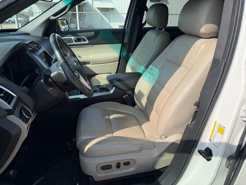 Used 2014 Ford Explorer XLT w/ Equipment Group 202A image 9
