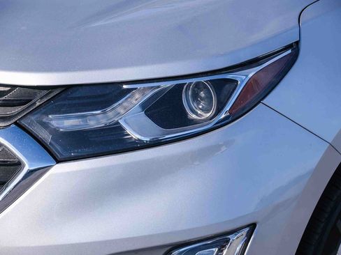 Used 2019 Chevrolet Equinox LS FWD image 12