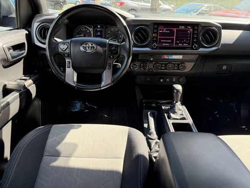 Used 2022 Toyota Tacoma TRD Off-Road AWD/4WD image 14