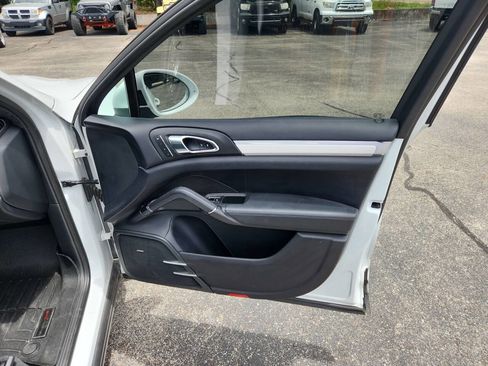 Used 2015 Porsche Cayenne Turbo AWD/4WD image 21