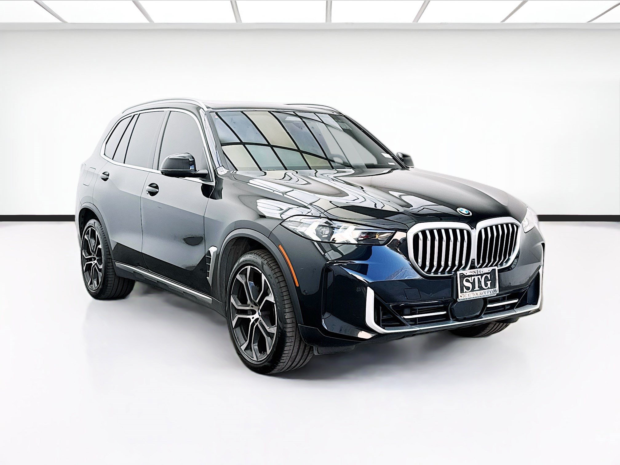 Used 2024 BMW X5 sDrive40i w/ Parking Assistance Package RWD image 3