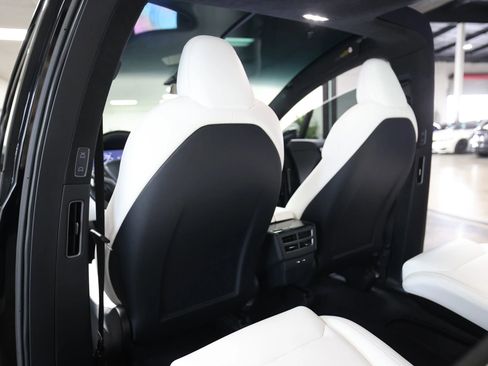 Used 2020 Tesla Model X image 46