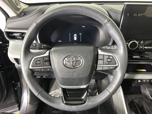 Used 2024 Toyota Highlander Platinum image 24