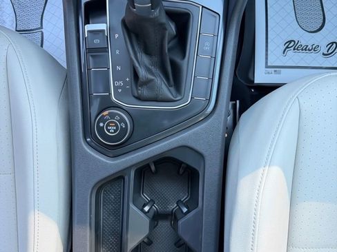 Used 2019 Volkswagen Tiguan SE w/ Panoramic Sunroof Package image 29
