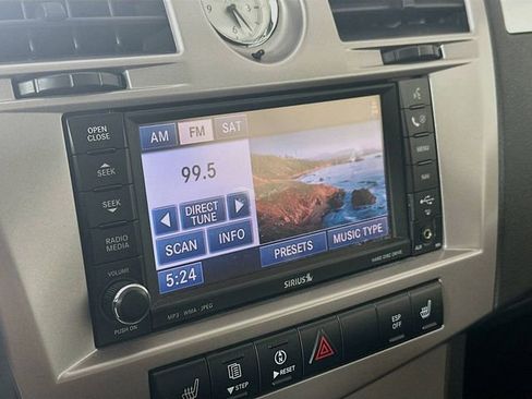 Used 2010 Chrysler Sebring Limited image 15