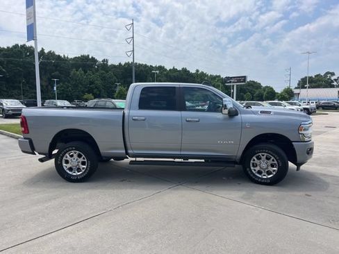 Used 2024 RAM 2500 Laramie AWD/4WD image 10