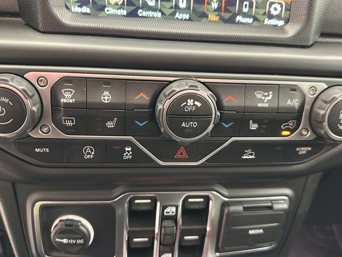 Used 2023 Jeep Gladiator Mojave w/ Cold Weather Group AWD/4WD image 21