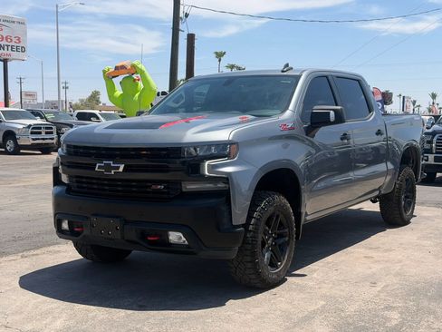 Used 2021 Chevrolet Silverado 1500 LT Trail Boss w/ Convenience Package II AWD/4WD image 2