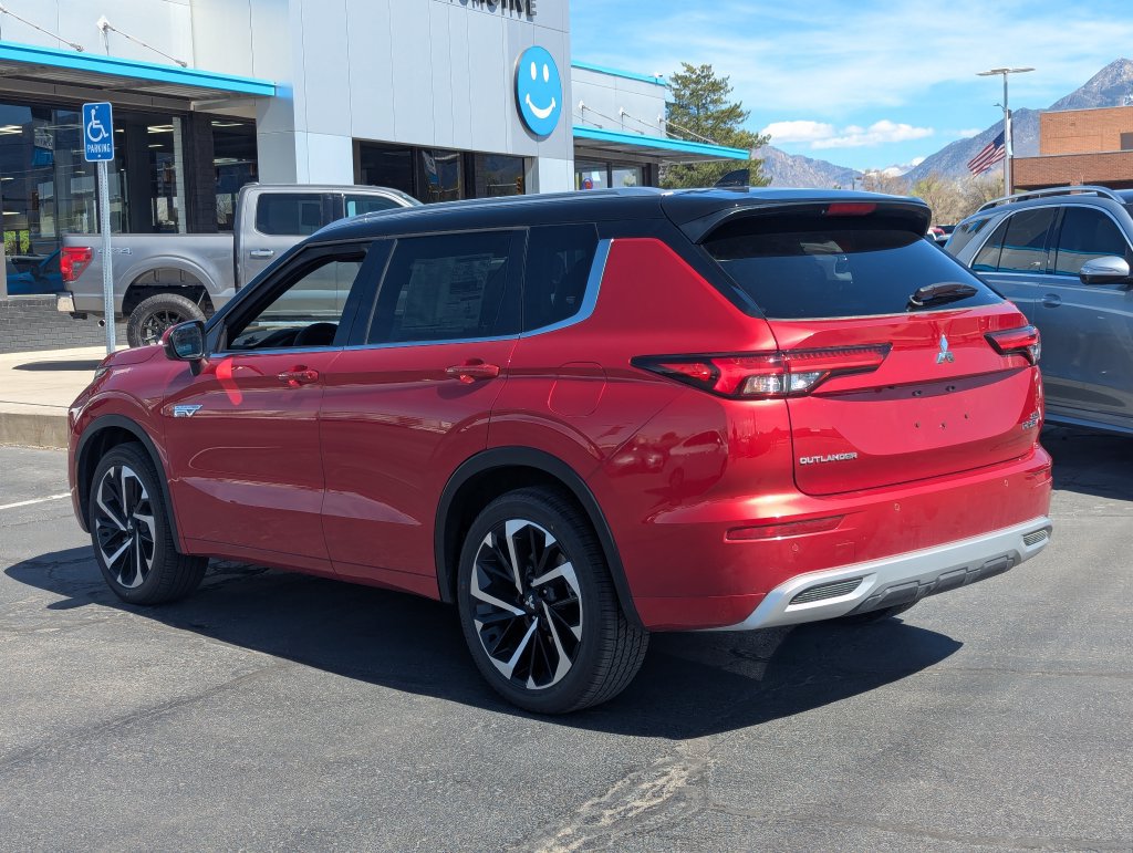 Used 2025 Mitsubishi Outlander 4WD Plug-In Hybrid image 8