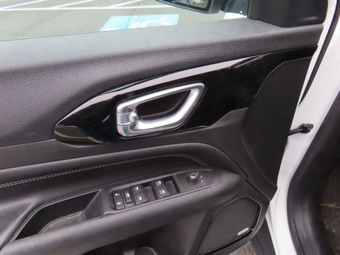 Used 2022 Jeep Compass Altitude w/ Sun and Sound Group image 13