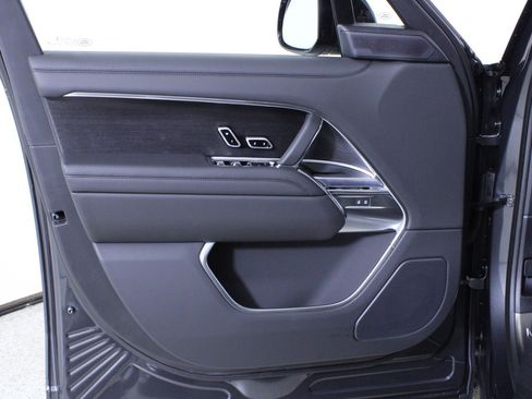 New 2025 Land Rover Range Rover SE image 15
