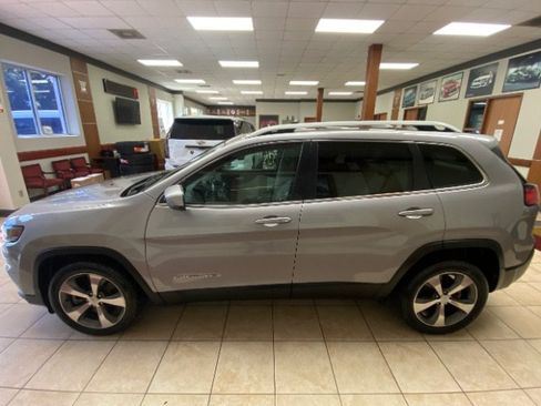 Used 2020 Jeep Cherokee Limited FWD image 2