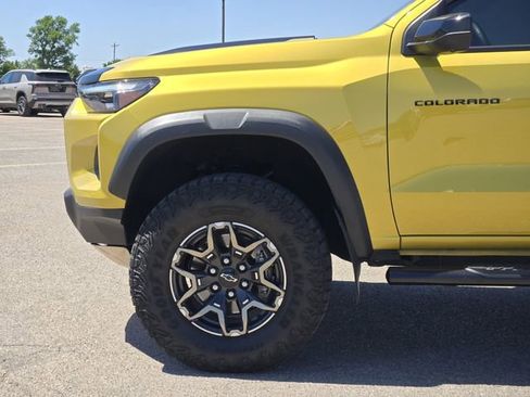 Used 2024 Chevrolet Colorado ZR2 w/ Technology Package AWD/4WD image 8